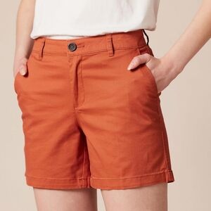 Amazon Essentials Women's Mid-Rise Slim 5" Inseam Khaki Short